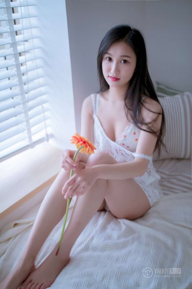 33张赤裸裸的女生图